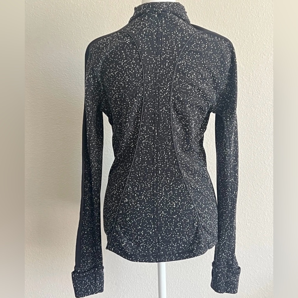 Lululemon Run Briskly Size 8 - Picture 2 of 4